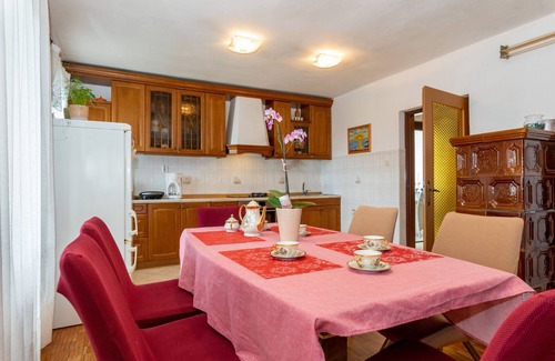 Vinez Apartment | Apartement Vinez eine grüne Gartenoase