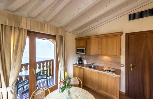 Campi Condo | Apartement with pool and balcony with side lake view