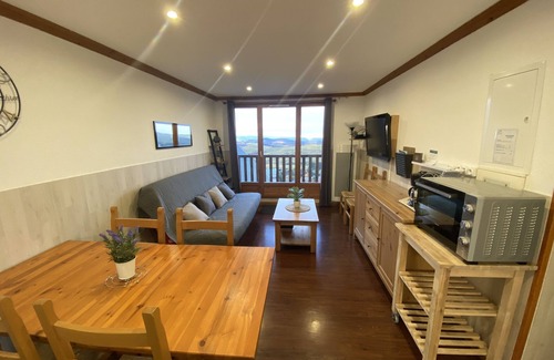 Besse-et-Saint-Anastaise Apartment | Apartment 4/6 pers Located on the heights of Super-Besse