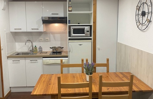 Besse-et-Saint-Anastaise Apartment | Apartment 4/6 pers Located on the heights of Super-Besse