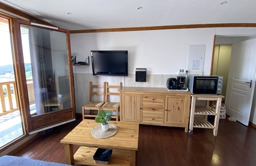 Besse-et-Saint-Anastaise Apartment | Apartment 4/6 pers Located on the heights of Super-Besse