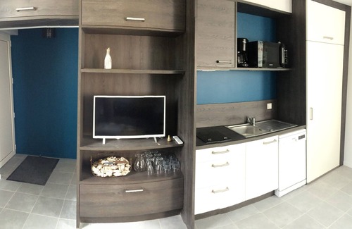Saint-Georges-de-Didonne Apartment | APARTMENT "LE CARRELET" sleeps 4 facing ocean and beach St Georges De Didonne