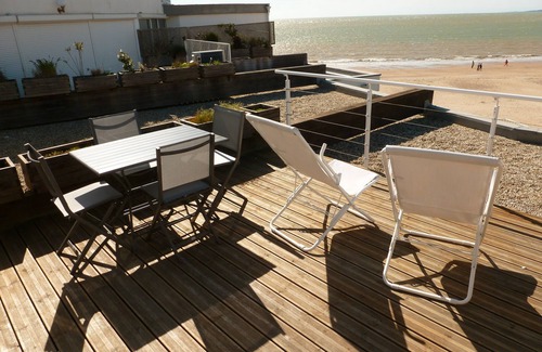 Saint-Georges-de-Didonne Apartment | APARTMENT "LE CARRELET" sleeps 4 facing ocean and beach St Georges De Didonne