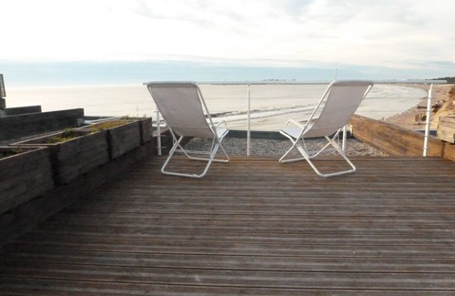 Saint-Georges-de-Didonne Apartment | APARTMENT "LE CARRELET" sleeps 4 facing ocean and beach St Georges De Didonne