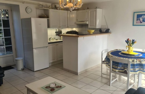 Saint-Martial-de-Nabirat Apartment | Apartment in country house