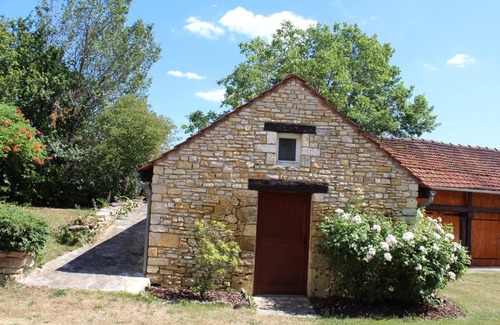 Saint-Martial-de-Nabirat Apartment | Apartment in country house