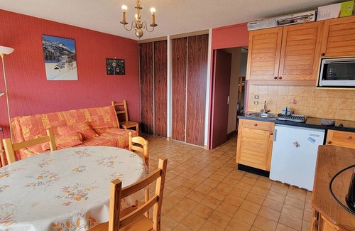 Saint-Michel-de-Chaillol Apartment | Apartment for 6 near station with balcony and private parking