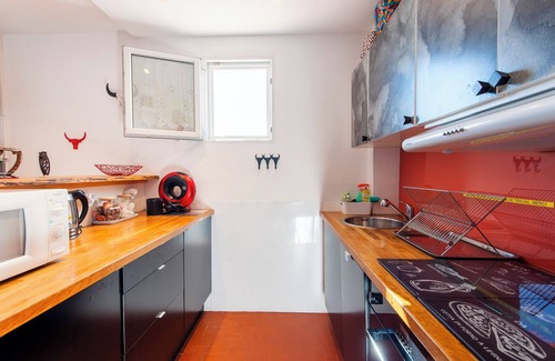 Saintes-Maries-de-la-Mer Apartment | Apartment "Le Tau" with Sea View, Balcony & Wi-Fi