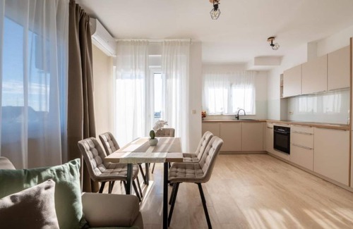 Kraljevec Sesvetski Apartment | Apartman Kona - Modern Comfort With 2 Parking Spaces