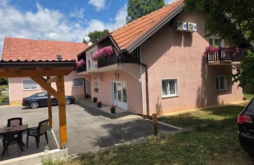 Smoljanac Apartment | Apartman & Sobe Orhideja