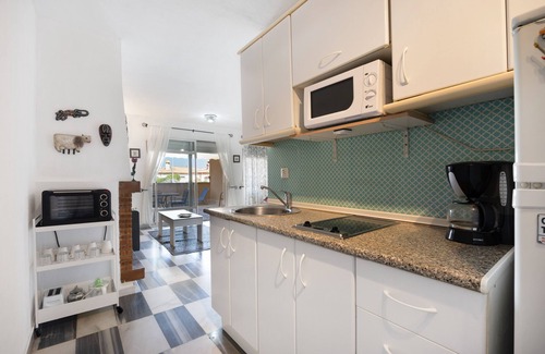 Poblado Sancti Petri Apartment | Apartment 'Apartamento Arrecife D' with Sea View, Shared Pool and Wi-Fi