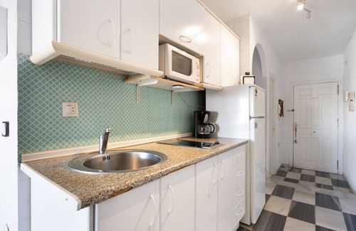 Poblado Sancti Petri Apartment | Apartment 'Apartamento Arrecife D' with Sea View, Shared Pool and Wi-Fi