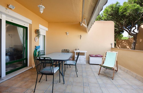Poblado Sancti Petri Apartment | Apartment 'Apartamento Arrecife D' with Sea View, Shared Pool and Wi-Fi