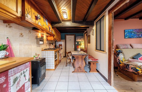 Le Bouchet-Mont-Charvin Apartment | Apartment 'Aux 4 Saisons' with Mountain View, Private Terrace and Wi-Fi