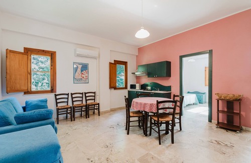 Castellammare del Golfo Apartment | Apartment 'Appartamento Standard 6' with Shared Pool, Wi-Fi and Air Conditioning