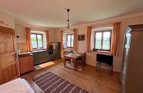 Breitbrunn a. Chiemsee Apartment | Apartment Sissi for 2 people on the upper floor, 27 sqm, 1 living room/bedroom with kitchen, shared balcony