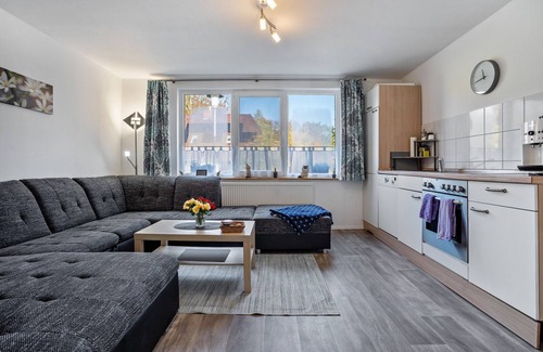 Muritz Apartment | Apartment 'Tierfreundliche Ferienwohnung' with Shared Pool, Private Terrace and Wi-Fi