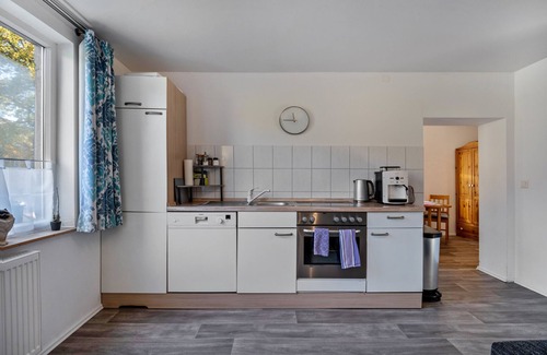 Muritz Apartment | Apartment 'Tierfreundliche Ferienwohnung' with Shared Pool, Private Terrace and Wi-Fi