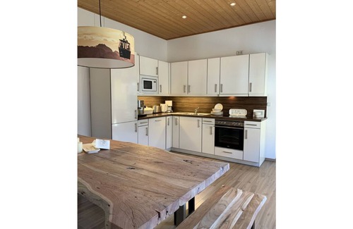 Garmisch-Partenkirchen Apartment | Apartment 'Ferienwohnung Max 2' with Mountain View, Balcony and Wi-Fi