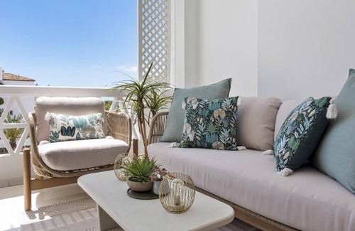 Puerto Banus Apartment | Apartment in Las Gaviotas for 4 people | Banus Rentals