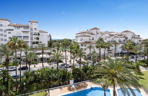 Puerto Banus Apartment | Apartment in Las Gaviotas for 4 people | Banus Rentals