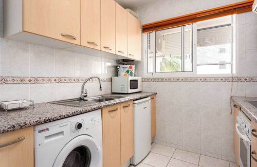 San Luis de Sabinillas Apartment | Apartment 'Manilva Home' with Mountain View, Wi-Fi and Air Conditioning