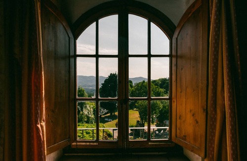 San Donato in Fronzano Apartment | Apartment '05 B Fattoria Degli Usignoli' with Shared Pool, Wi-Fi and Air Conditioning