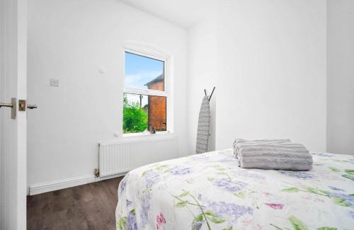 Acocks Green Apartment | Apartment 1 Bedroom Sleeps6 Parking