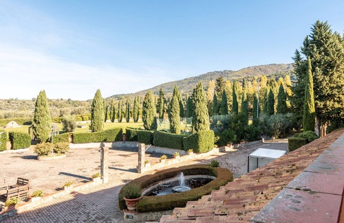 San Donato in Fronzano Apartment | Apartment '14 B Fattoria Degli Usignoli' with Shared Pool, Wi-Fi and Air Conditioning