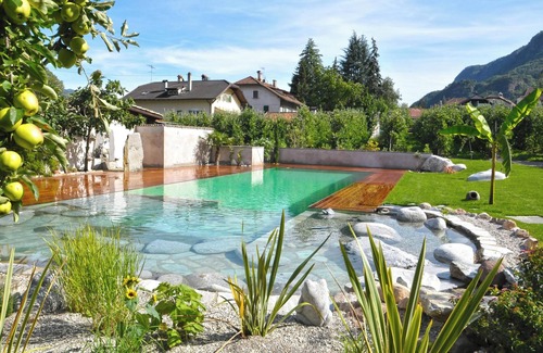 Nalles Apartment | Apartment "1SZ Golden Kreuzwegerhofnals" with Mountain View, Pool & Garden