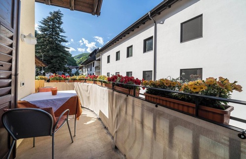 Nalles Apartment | Apartment "1SZ Graf Kreuzwegerhof Nals" with Pool, Wi-Fi, Balcony & Garden