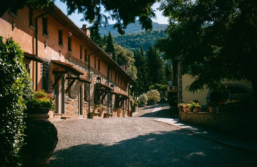 San Donato in Fronzano Apartment | Apartment '29 C Fattoria Degli Usignoli' with Shared Pool, Wi-Fi and Air Conditioning