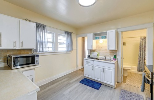 Niagara Falls Apartment | Apartment 2 Mi to Niagara Falls State Park!
