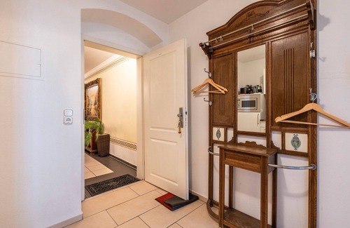 Blasewitz Apartment | Apartment '2 Souterrain' with Private Garden and Wi-Fi