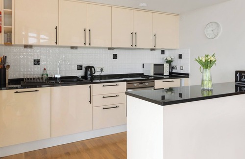 Westleigh Apartment | Apartment 22, Horizon View