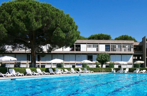 Marina di Bibbona Apartment | Apartment 3 beds in Residence with swimming-pool bed and bath linen included