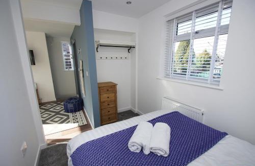 Offerton Apartment | Apartment 3 Broadhurst Court sleeps 4 minutes from town centre & train