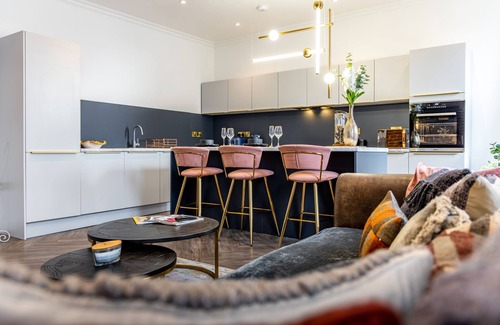 Boston Apartment | Apartment 4, Modern Elegance Awaits!