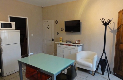 Salin-de-Giraud Apartment | Apartment 4 pers. with garden in the Camargue: beaches, nature, kite-surfing, wifi