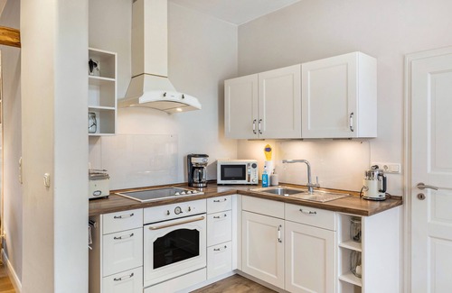 Groß Pankow Apartment | Apartment '4 Putlitz' with private terrace, shared garden and Wi-Fi