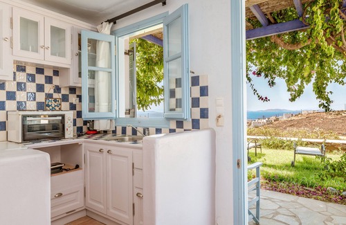 Agios Ioannis Apartment | Apartment '4' with Sea View, Wi-Fi and Air Conditioning