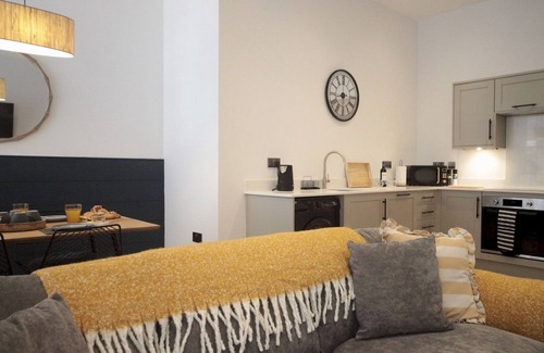 Bont Newydd Apartment | Apartment 5 Old Conservative Club in Historic Town | Pass the Keys