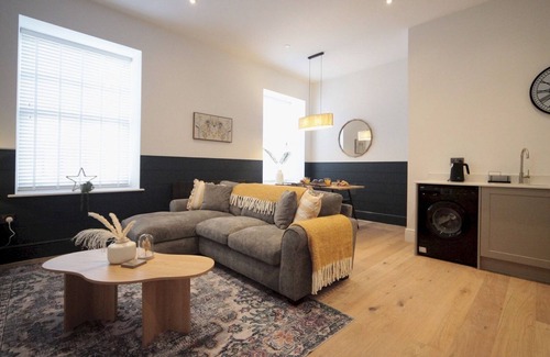 Bont Newydd Apartment | Apartment 5 Old Conservative Club in Historic Town | Pass the Keys