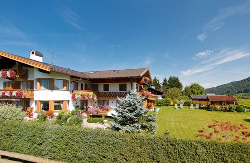 Ruhpolding Apartment | Apartment 6, 41sqm, 2 balconies, 1 bedroom, living room, kitchen, WLAN, 2 TVs