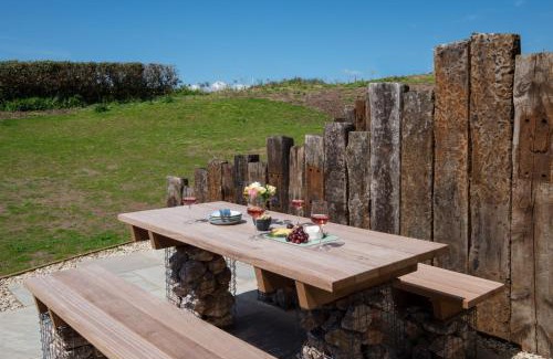 Hope-Cove House | Apartment 6, Castle Cove