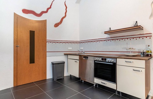 Rheinhausen Apartment | Apartment '6 Mit 3 Schlafzimmer' with Shared Terrace and Wi-Fi