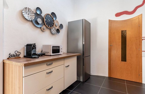 Rheinhausen Apartment | Apartment '6 Mit 3 Schlafzimmer' with Shared Terrace and Wi-Fi