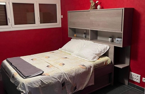 Saint-Antoine Apartment | Apartment 6pers in private residence : Marseille