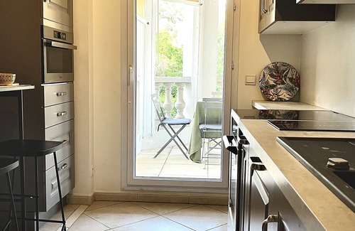 Hyeres City Centre Apartment | Apartment 80 m2 with swimming pool, calm and bright