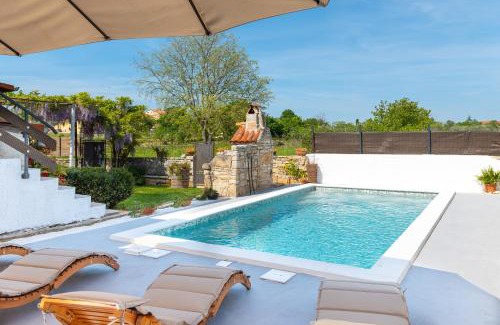 Valtura Apartment | Apartment Adriana on peaceful location with pool